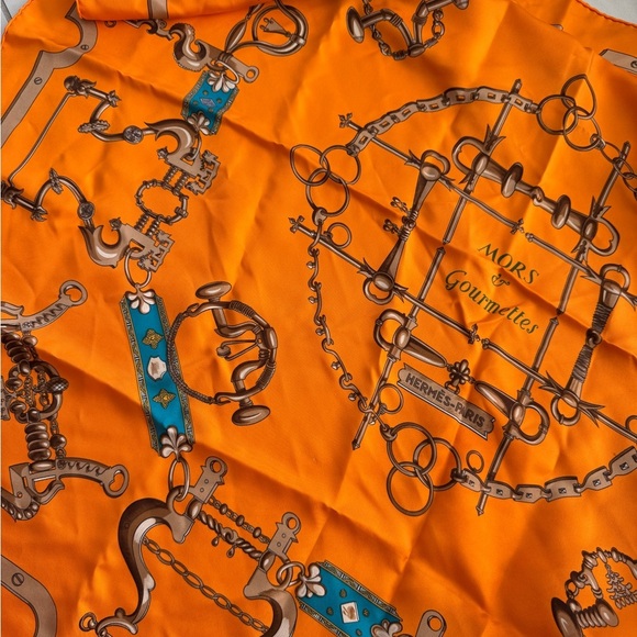 Hermès Mors et Gourmettes silk scarf - Picture 1 of 8